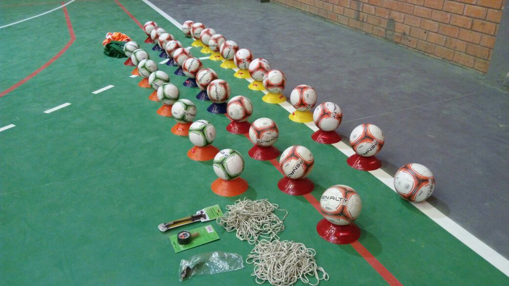 Escola de Futsal visa melhorar rendimento de alunos em Palmeira
