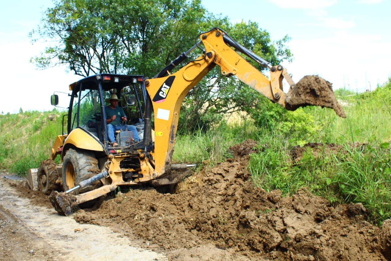 Prefeitura intensifica trabalho de recuperação de estradas do interior em Palmeira