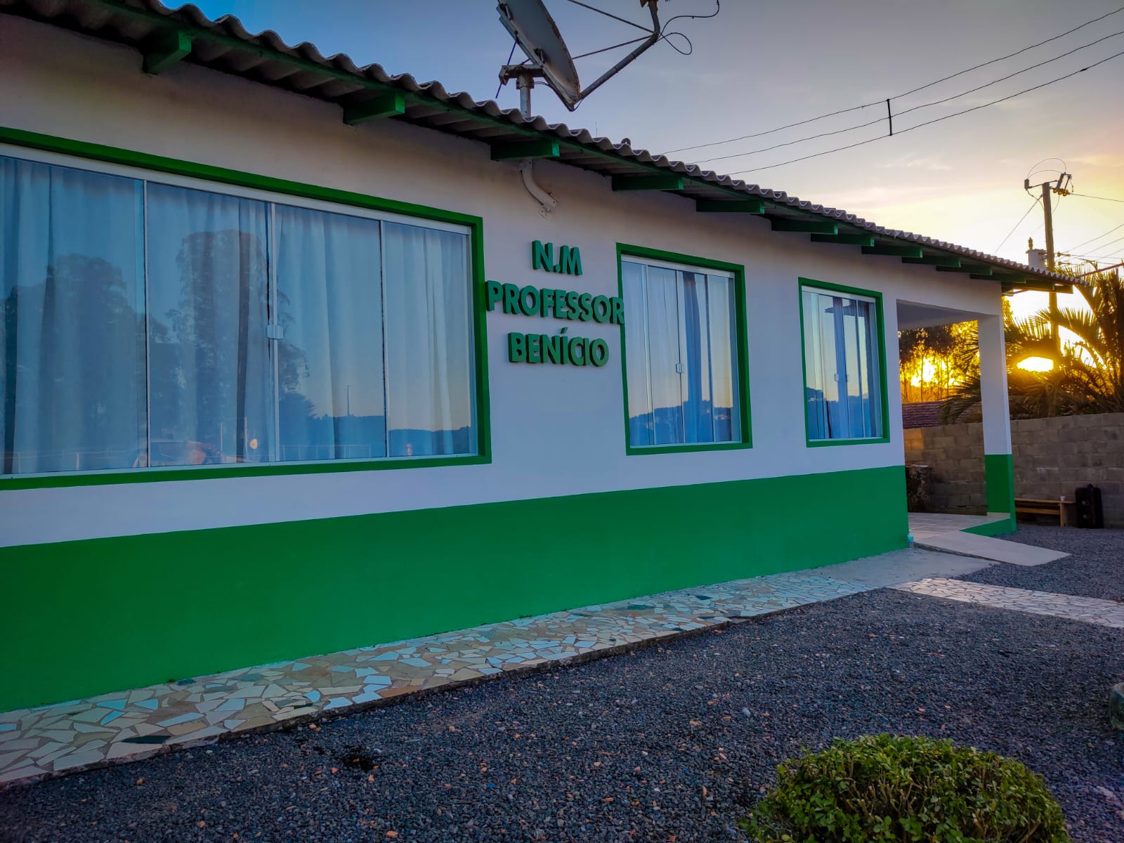 Mato Escuro ganha nova escola Professor Benício.